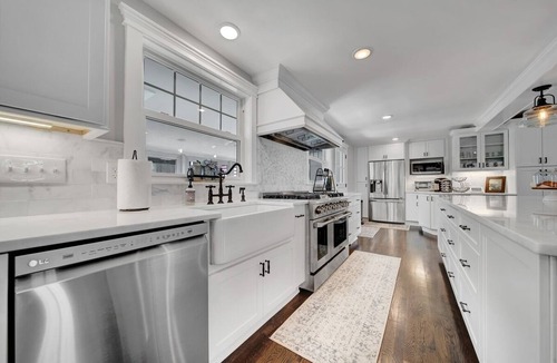 North Haven House | Luxury Stay in an Expansive Historical Home