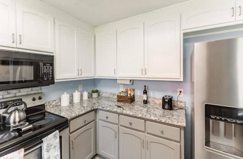 Huntsville House | Luxury Stay - Office-Pet's Welcone!