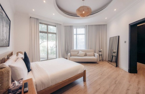 Jumeira 3 Bed & Breakfast | Luxury Stay: Panoramic Sunset Views
