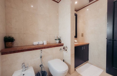 Jumeira 3 Bed & Breakfast | Luxury Stay: Panoramic Sunset Views