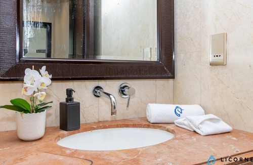 Jumeira 3 Bed & Breakfast | Luxury Stay: Panoramic Sunset Views