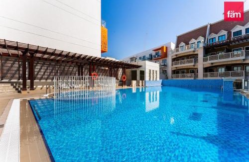 Jumeirah Village Circle Apartment | Luxury Stay , Pool,Gym & Jacuzzi Hotel Style Living