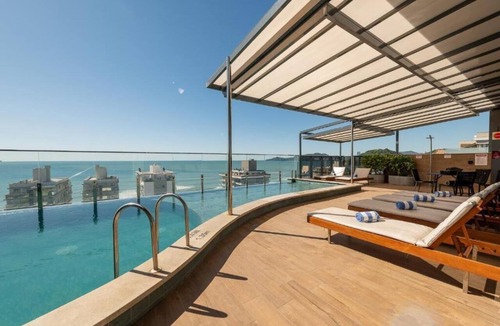 Itajai Apartment | Luxury Stay Steps from Praia Brava