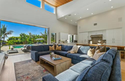 Encinitas House | Luxury Stay with Pool, Spa, Fire Pit, Outdoor Lounge & Stunning Ocean Views, Encinitas Retreat