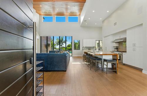 Encinitas House | Luxury Stay with Pool, Spa, Fire Pit, Outdoor Lounge & Stunning Ocean Views, Encinitas Retreat