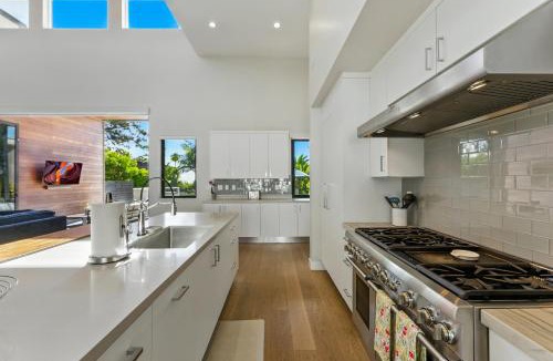 Encinitas House | Luxury Stay with Pool, Spa, Fire Pit, Outdoor Lounge & Stunning Ocean Views, Encinitas Retreat