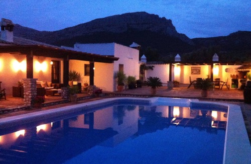 Villanueva del Trabuco Apartment | Luxury Studio, 2 pools, jacuzzi, WiFi, equestrian