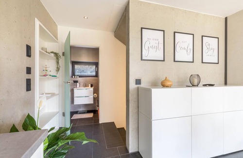 Gersthofen Apartment | Luxury Studio Apartment with Shared Pool, Wi-Fi and Air Conditioning