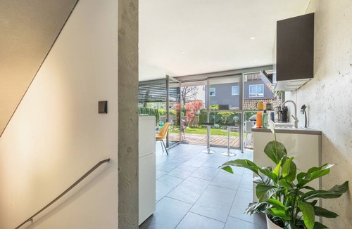 Gersthofen Apartment | Luxury Studio Apartment with Shared Pool, Wi-Fi and Air Conditioning