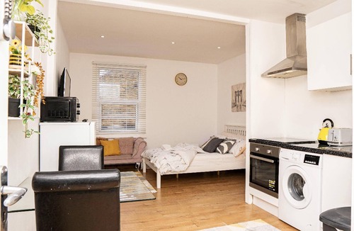 Wimbledon Park Apartment | Luxury Studio Flat in London