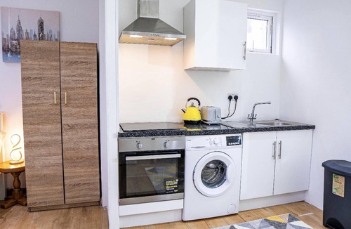 Wimbledon Park Apartment | Luxury Studio Flat in London