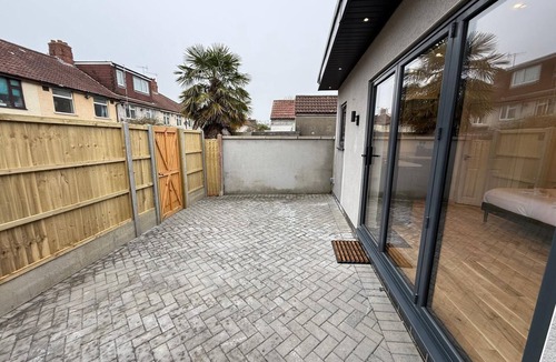 Cribbs Causeway Apartment | luxury studio