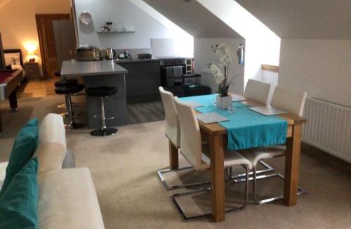 Frizington Apartment | Luxury Studio Loft with Car Charging Point