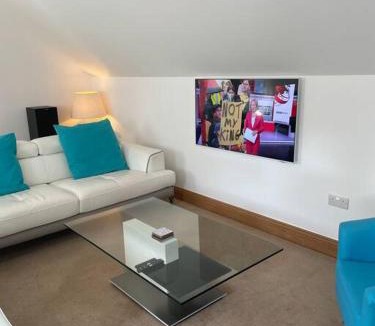 Frizington Apartment | Luxury Studio Loft with Car Charging Point