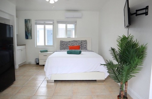 Palm Beach Shores Hotel | Luxury Studio/Prime Singer Island