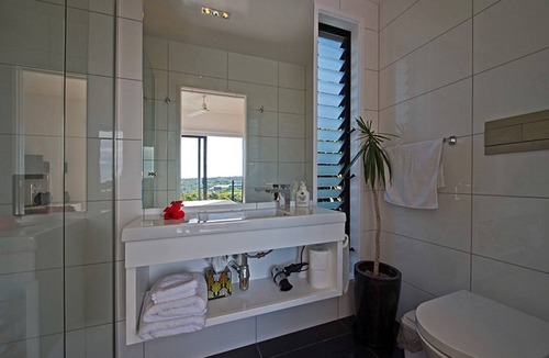 Oneroa Cabin | Luxury Studio Rental with Vineyard Views on Waiheke Island, New Zealand