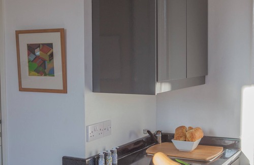 Oxford City Centre Apartment | Luxury Studio with balcony over the River Thames in historic centre of Oxford