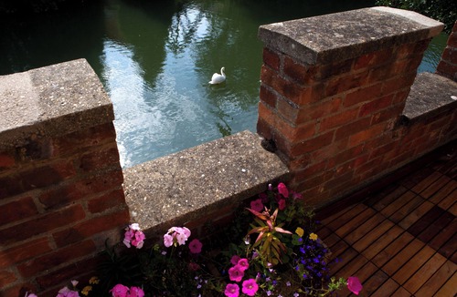 Oxford City Centre Apartment | Luxury Studio with balcony over the River Thames in historic centre of Oxford