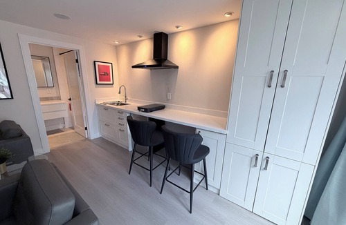 North York House | Luxury Studio with Free Parking