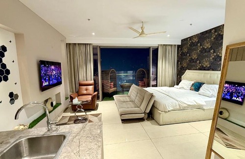Gurugram Apartment | Luxury Studios Key 3