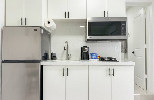 Miramar Apartment | Luxury Suite Studio with Kitchen & Spa Shower