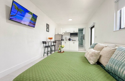 Miramar Apartment | Luxury Suite Studio with Kitchen & Spa Shower