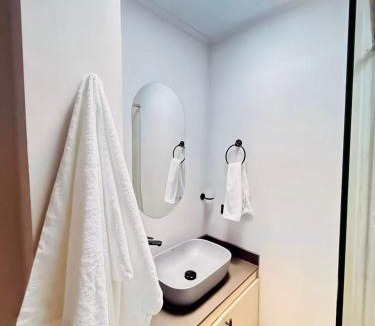 Chigorodo Apartment | Luxury suite with balcony and air conditioning
