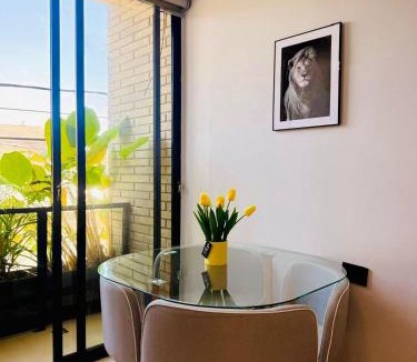 Chigorodo Apartment | Luxury suite with balcony and air conditioning