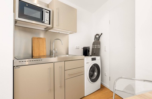 Bad Aibling Apartment | Luxury suite with whirlpool in the center