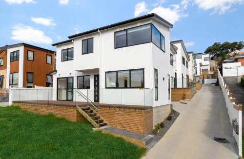 Devonport Apartment | Luxury Sun Soaked Devonport Waterfront 4BR Home