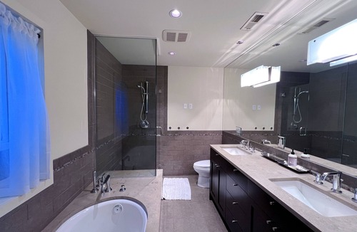 West Queen Anne Condo | Luxury Sunset Ocean View, One Level Designer's Home, Queen Anne, ZEN feel