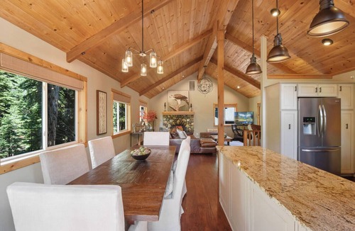 Kingswood Estates House | Luxury Tahoe Chalet | Minutes to Dining