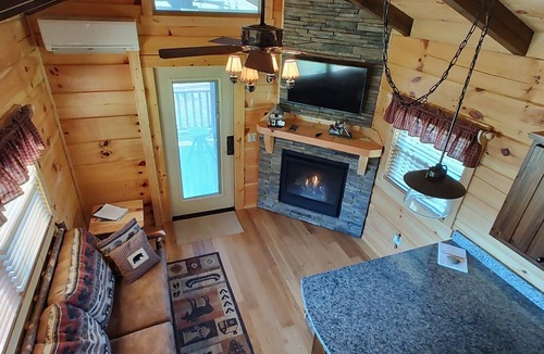 Andrews Cabin | Luxury tiny cabin on the Valley River with mountain views.