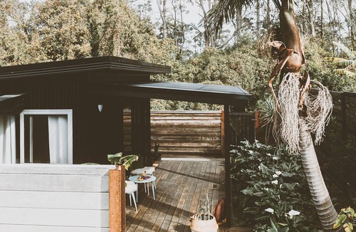 Cardiff South Bed & Breakfast | Luxury Tiny home, Outdoor bath, Infrared Sauna, Fire pit