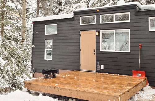Blairmore Cabin | Luxury Tiny Home Cabin, 2 Bedrooms, can sleep 5