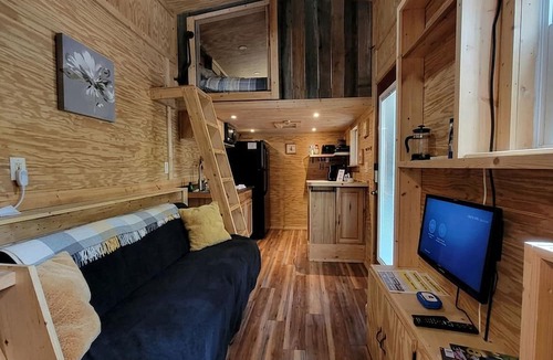 Suches Cabin | Luxury Tiny Home with Hot Tub in Suches - Perfect for Intimate Getaways in Georgia