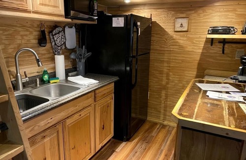 Suches Cabin | Luxury Tiny Home with Hot Tub in Suches - Perfect for Intimate Getaways in Georgia