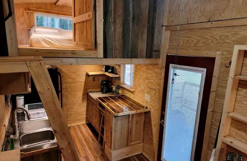Suches Cabin | Luxury Tiny Home with Hot Tub in Suches - Perfect for Intimate Getaways in Georgia