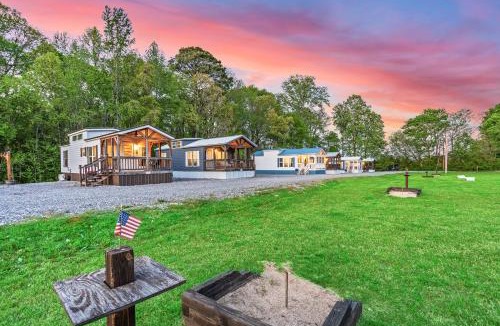 Guntersville Apartment | Luxury Tiny House Mins to Lake, Downtown Guntersville Boat Parking