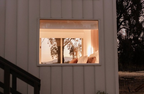 Bellellen House | Luxury tiny house on your own 12 acres close to and with views of the Grampians.