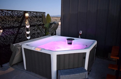 Valle Cabin | Luxury Tiny House with Private Hot Tub Access at the Grand Canyon