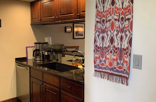 Dillon Condo | Luxury Top Floor 2/2 condo on Lake Dillon Jan. 1 to April 15.