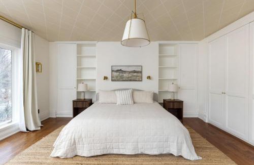 North Toronto Villa | Luxury Toronto Villa with Heated Pool, Sauna & Rooftop Deck