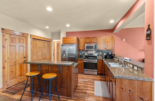 Keystone Condo | Luxury Townhome Just Steps to the Pool, The Exclusive Settlers Creek