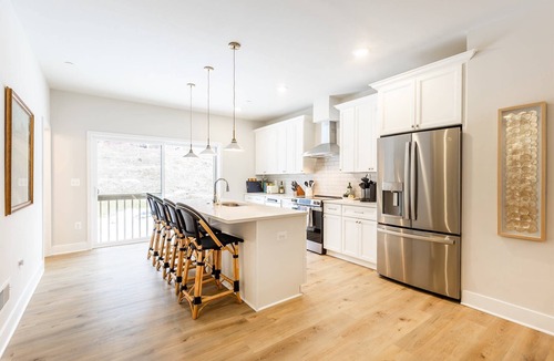 Parole House | Luxury Townhome Mins to Downtown Annapolis, w Multiple EnSuite Bedrooms & Parking