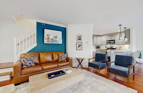 Broadway House | Luxury townhome with gas fireplace and easy access to downtown