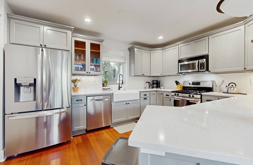 Broadway House | Luxury townhome with gas fireplace and easy access to downtown
