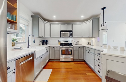 Broadway House | Luxury townhome with gas fireplace and easy access to downtown