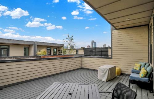 Lockerbie Square House | Luxury Townhouse with Fireplace Rooftop Deck Close to Downtown-Family Friendly