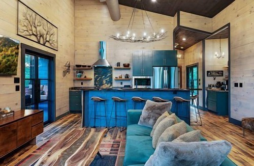 Hidden Lake Cabin | Luxury Treehouse Retreat | Sauna Tower & Views